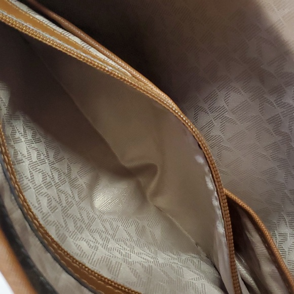 Authentic MK tote brown classic style - Picture 8 of 10